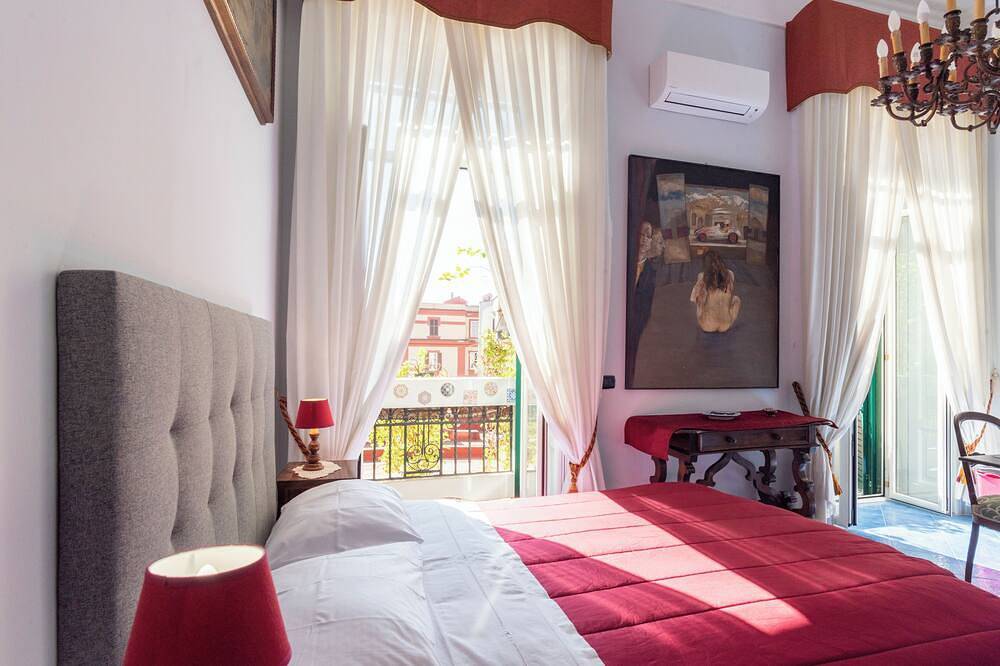 B&B Le Stanze Dei Mille A Quiet And Safe Place In The Heart Of Naples in Nápoles, Provincia de Nápoles