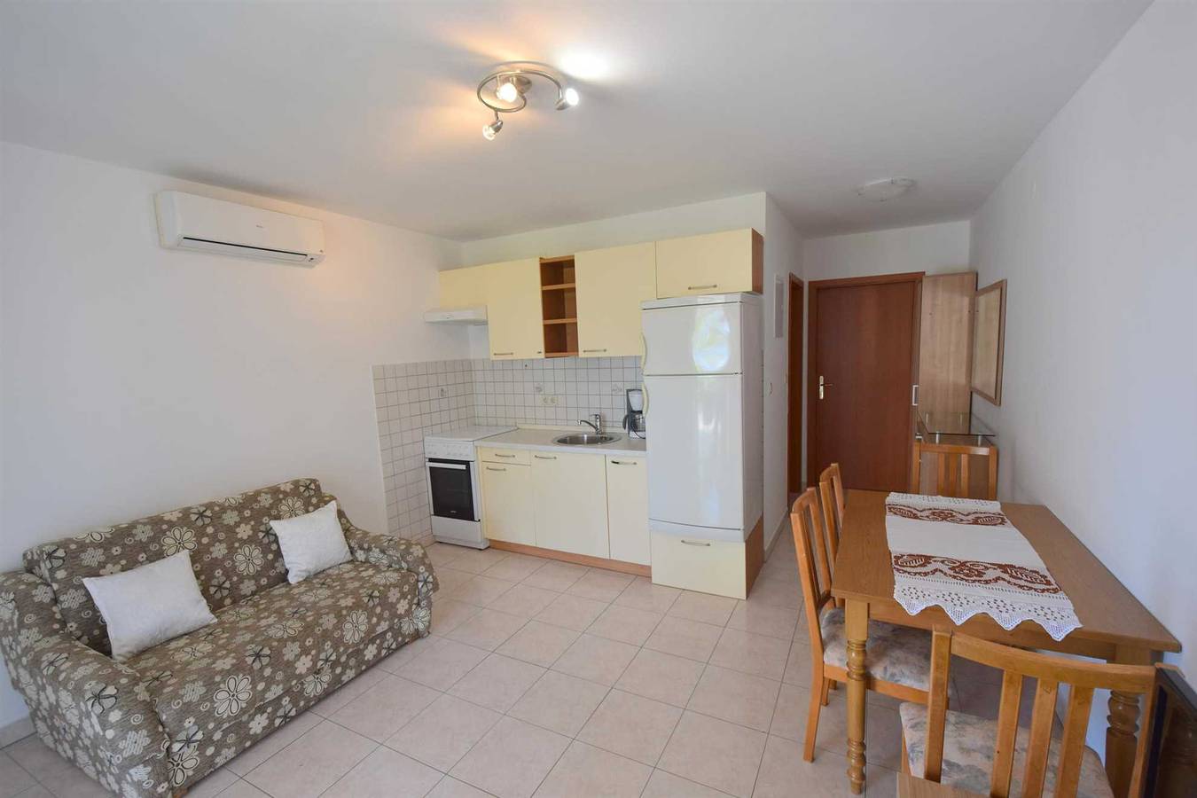 Ganze Wohnung, Ferienwohnung Marjolovic 2 in Njivice, Krk