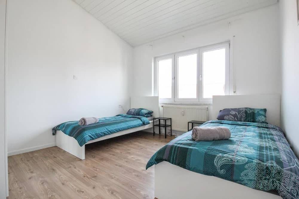 Ganze Wohnung, Njoy! Sunny & Spacious - Balkon - Wlan - Parkplatz in Göppingen, Landkreis Göppingen