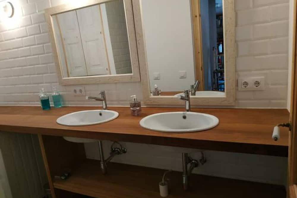 Entire apartment, Apartment near train, beach and Bcn in el Masnou, Costa del Maresme