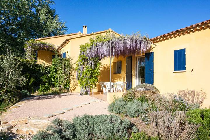 Gîte pour 4 personnes, avec piscine à Mirabel-aux-Baronnies