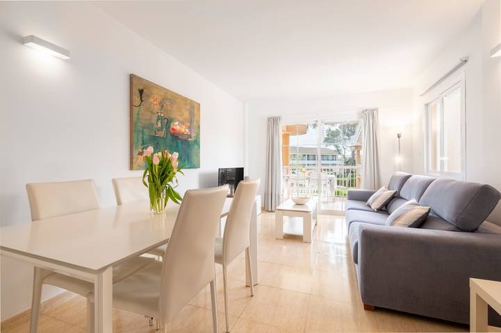 Ganze Wohnung, Ferienwohnung 'Llenaire' mit Bergblick, Wi-Fi und Klimaanlage in Port de Pollença, Pollença