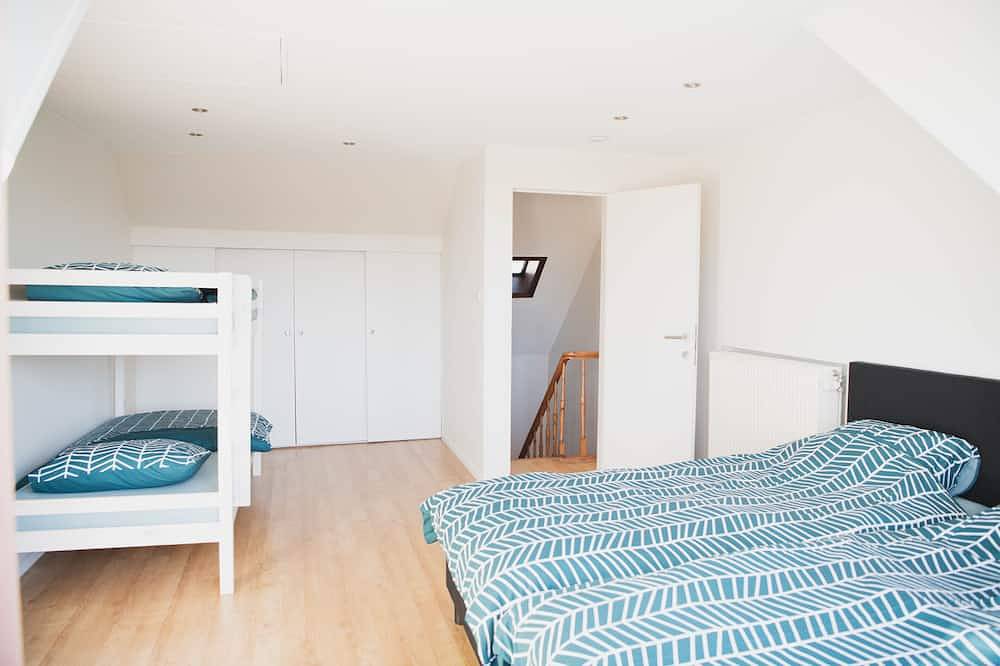 Spacious vacation home 5 min steps from city center. in Brügge, Westflandern