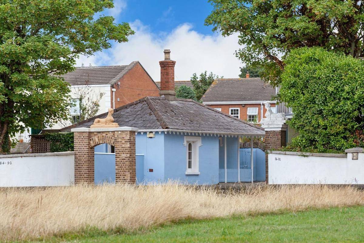 Apartamento inteiro, Magical Gate Lodge on Dublin Coast in Dublin, Condado de Dublin