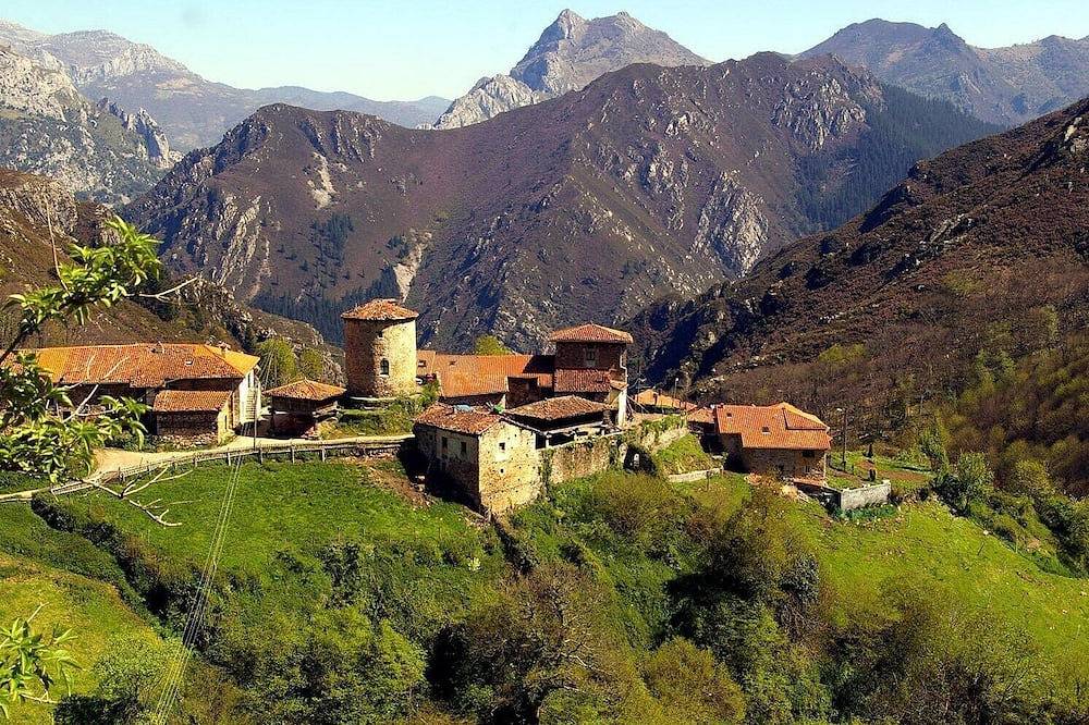 Entire apartment, Santa Julina (best viewpoint of all Cudillero) in Cudillero, Costa Verde (Spain)