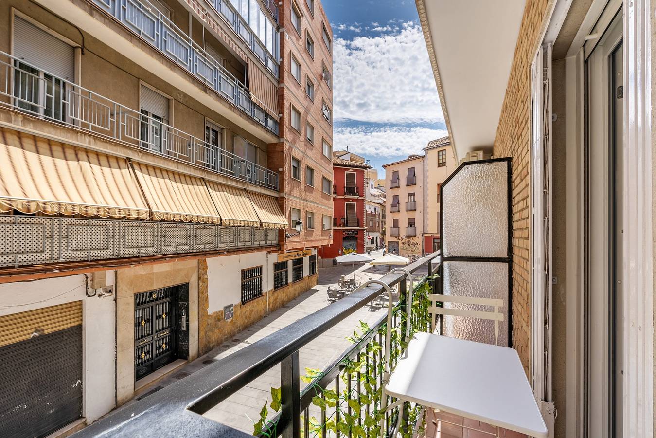 Apartamento entero, Apartamento 'Precioso' con terraza privada, Wi-Fi y aire acondicionado in Centro-Sagrario, Granada
