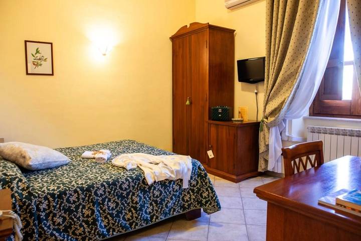 Hôtel pour 3 personnes, avec jardin ainsi que vue et piscine, animaux acceptés à Arpino - 4