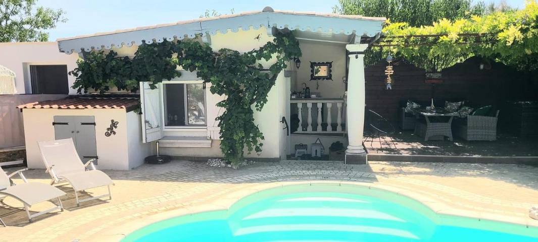 Location de vacances pour 4 personnes, avec vue ainsi que piscine et jardin à Puimisson - 3