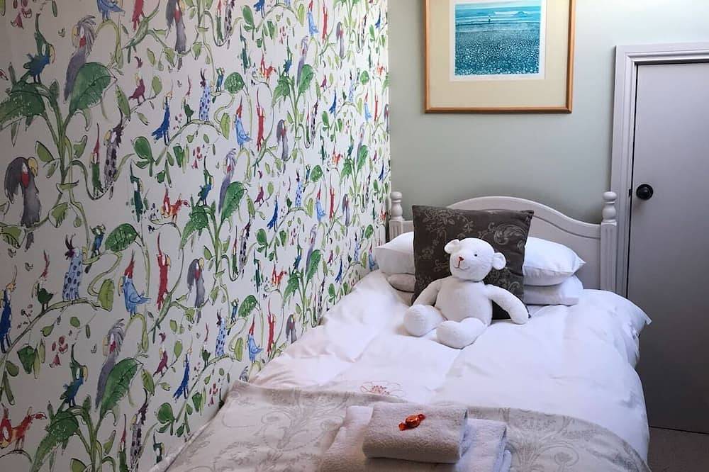 Entire apartment, Tyan - luxury pet friendly cottage with stunning views in Lake District