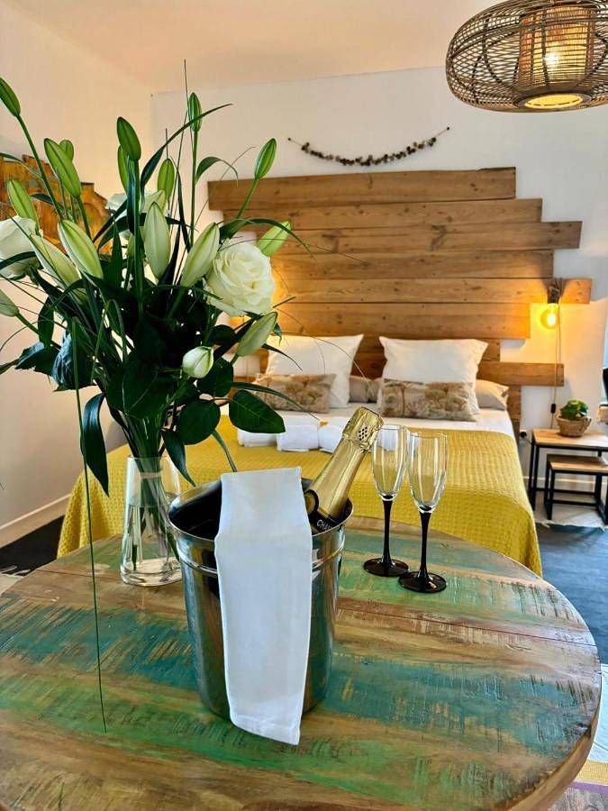 Location de vacances pour 2 personnes, avec jardin et piscine dans Cartelègue - 2