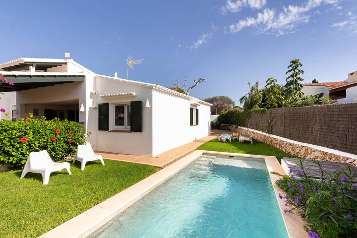 Casa de vacaciones para 6 personas, con Balcón y Jardín en Sant Lluís