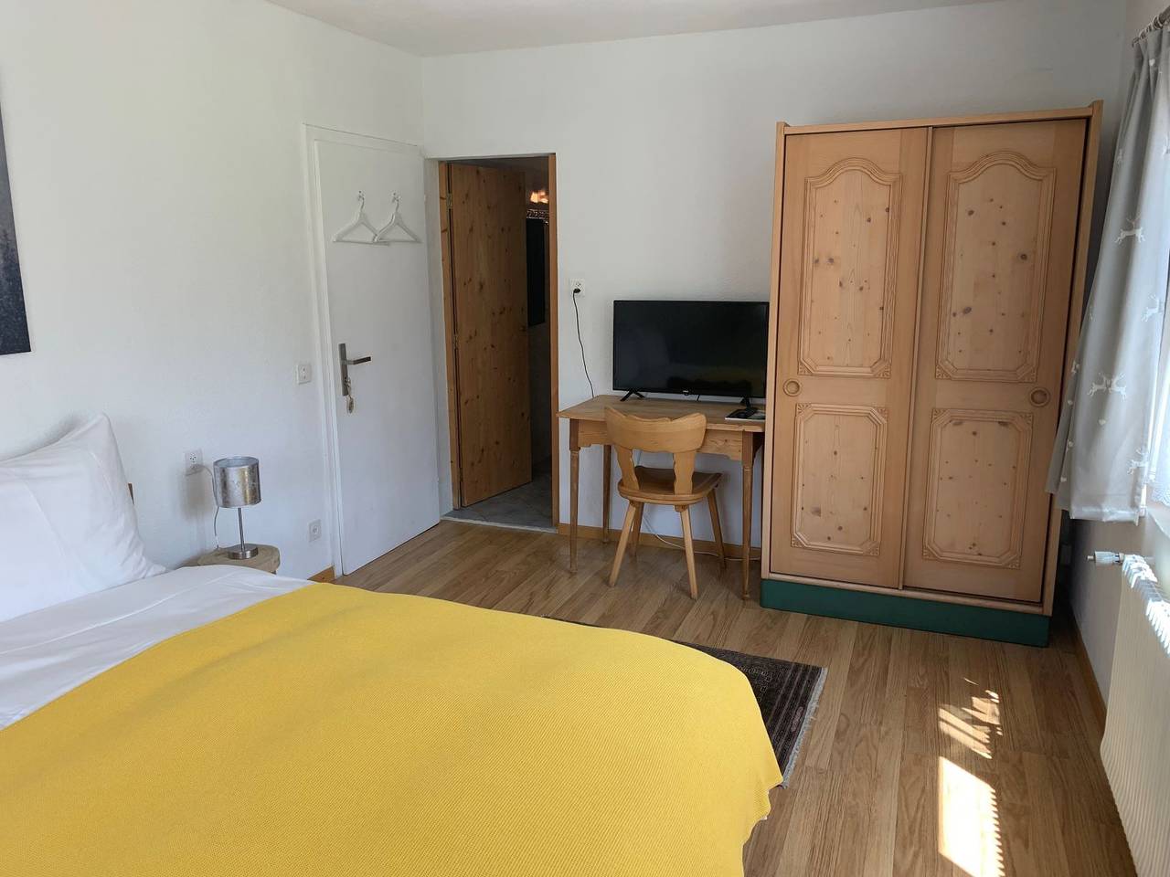 Waldheim Laax Pension - Familienzimmer Arve in Laax Dorf, Laax