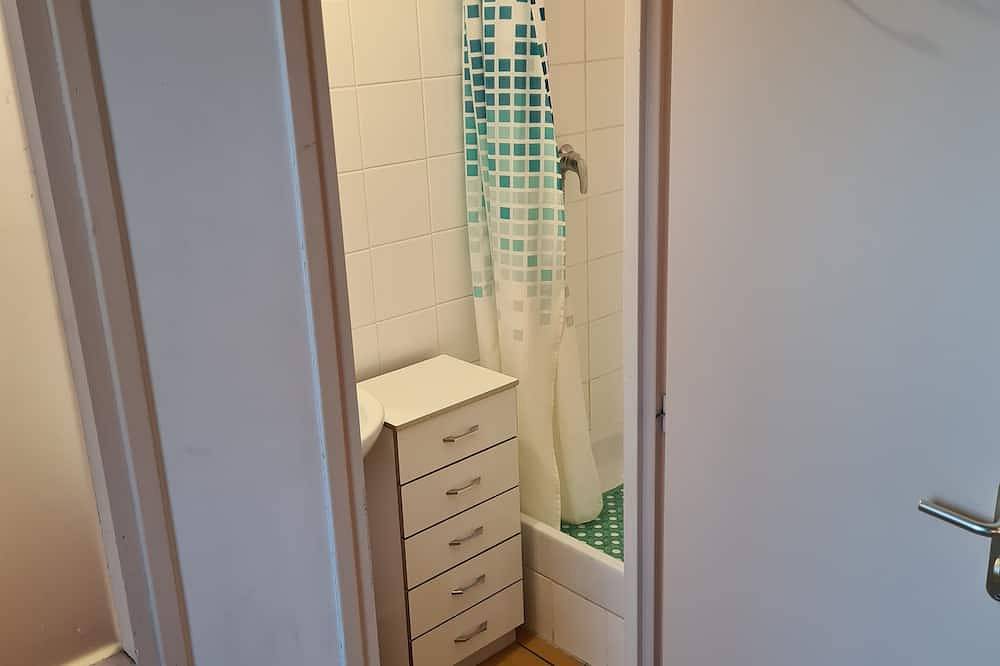 Entire apartment, Les Ajoncs - charming gîte in Theix, Côte des Mégalithes