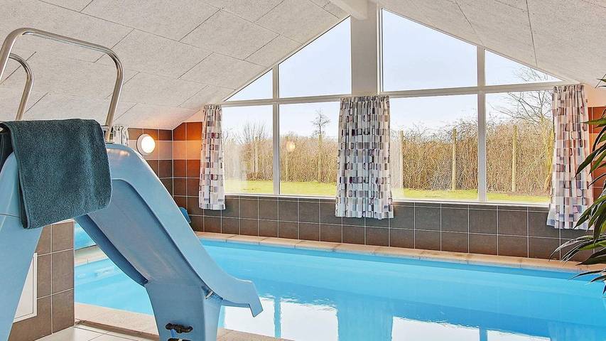 Ferienhaus für 13 Personen, mit Terrasse und Pool sowie Whirlpool und Sauna in Olpenitz - 4