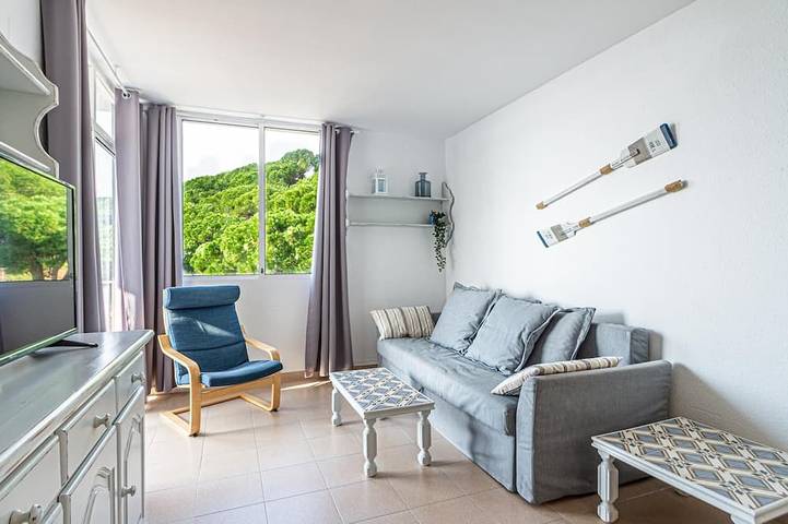 Apartamento entero, Apartamento con vistas al mar y acceso playa in Platja del Morer (Sant Pol de Mar), Sant Pol de Mar