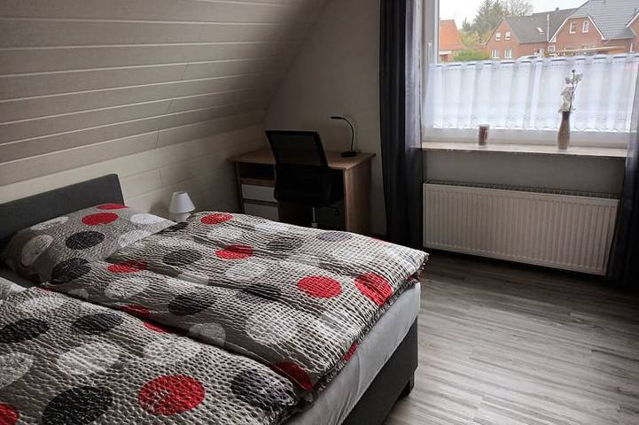 Ganze Wohnung, Gemütliche Ferienoberwohnung mit Balkon. in Papenburg, Landkreis Emsland