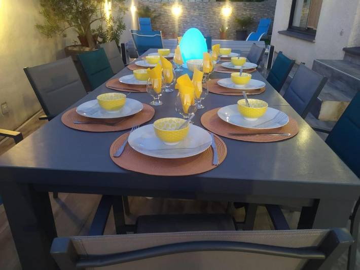 Location de vacances pour 6 personnes, avec jardin ainsi que piscine et vue, adapté aux familles à Bompas - 4