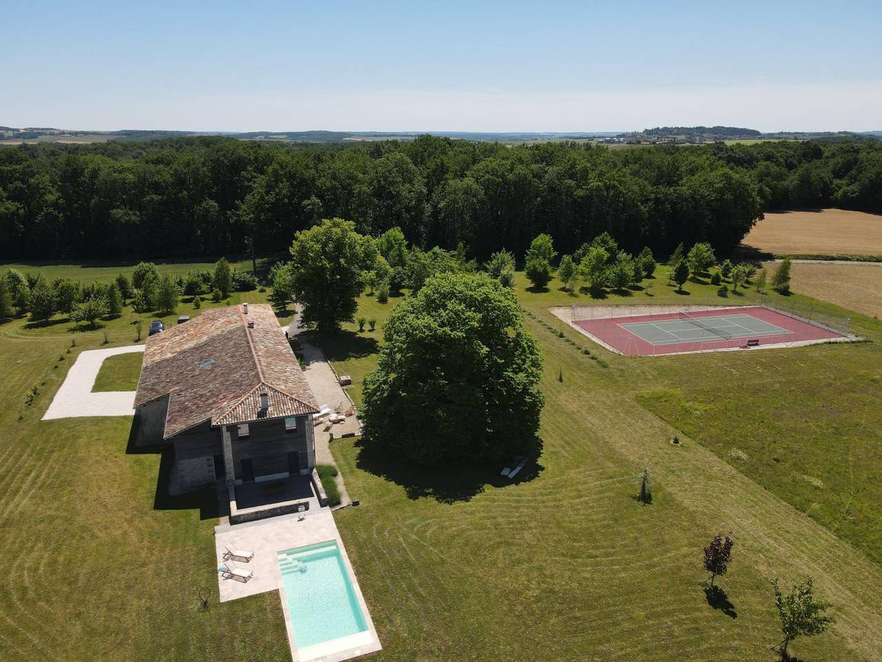 Rural house with pool, private tennis and Wifi in Magnac-Lavalette-Villars, Charente