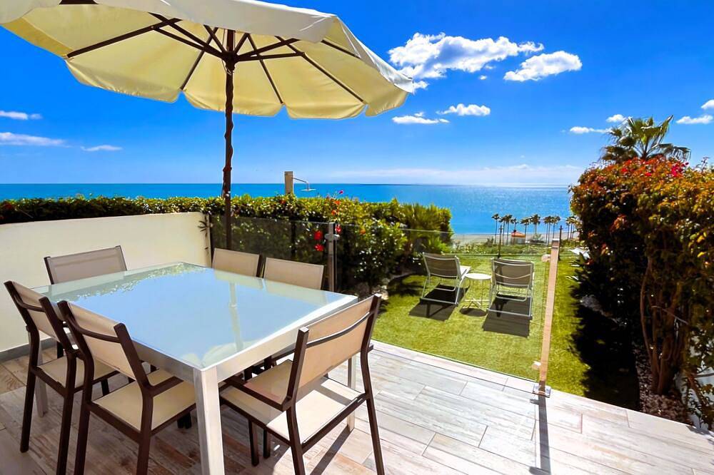 Bahia del Mar  with dream views ,climatisation and wi-fi in Bahia de Casares, Casares