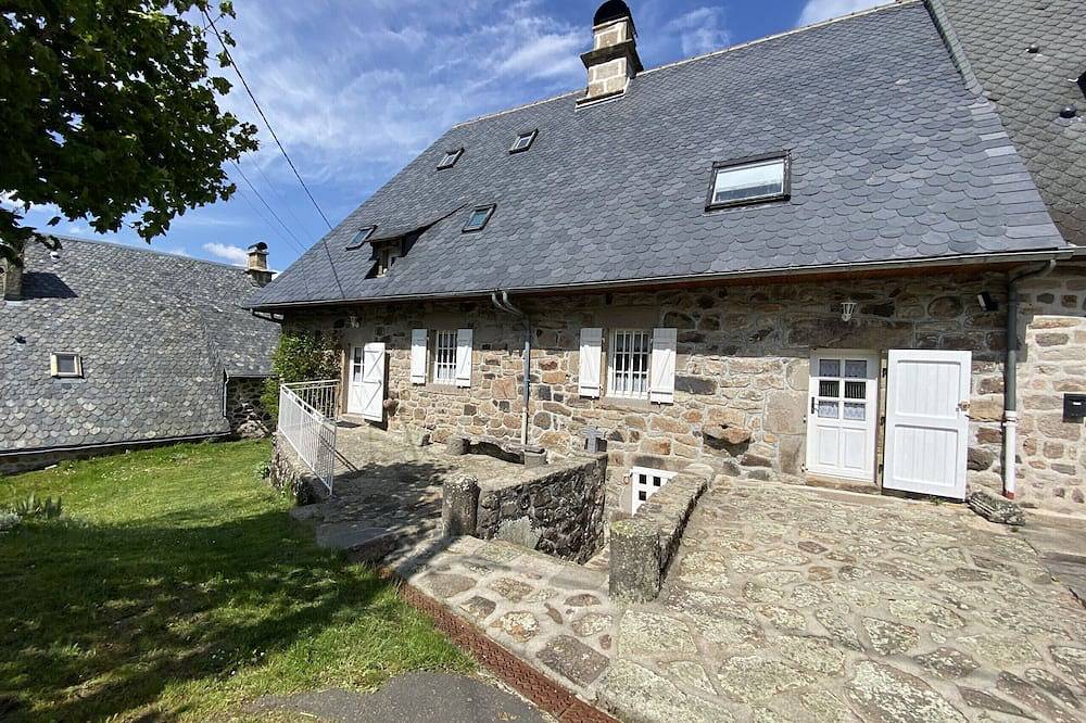 Gîte aux gardes - aux pieds des montagnes in Saint-Jacques-des-Blats, Aurillac und Umgebung