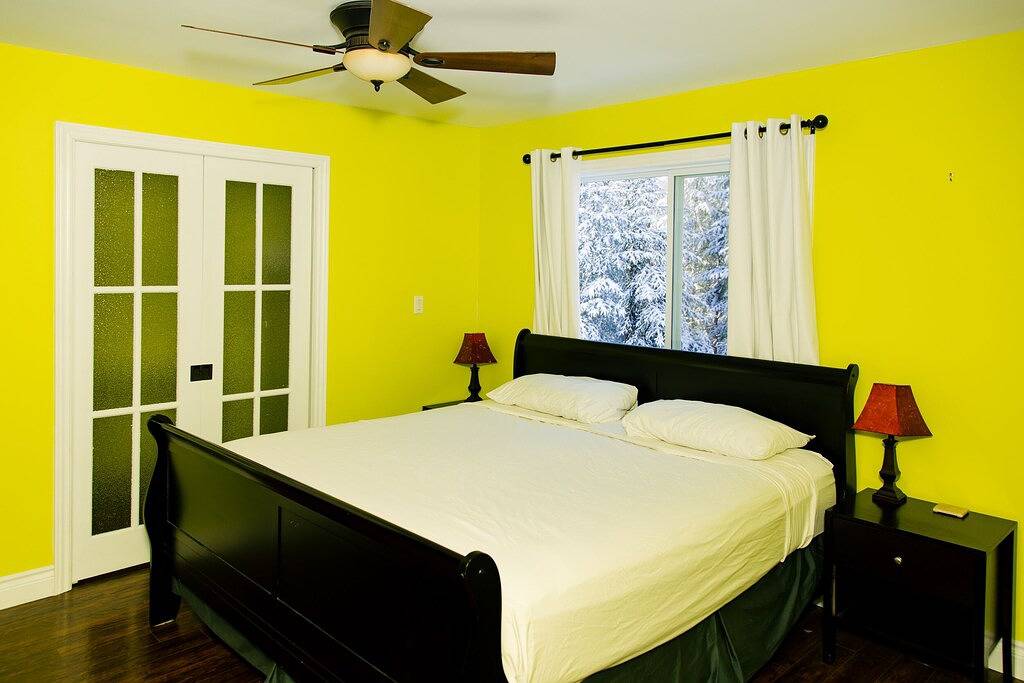 The Hidden Porch at Sir Sam's (hot tub & sauna) in Algonquin Provincial Park