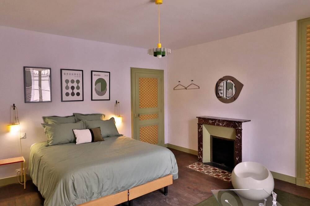 Chambre Pop - Salle d'eau privée in Montbron, Charente