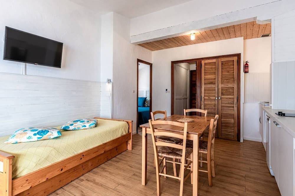 Entire apartment, 4-person apartment in the heart of the pevani estate in Calcatoggio, Ajaccio region