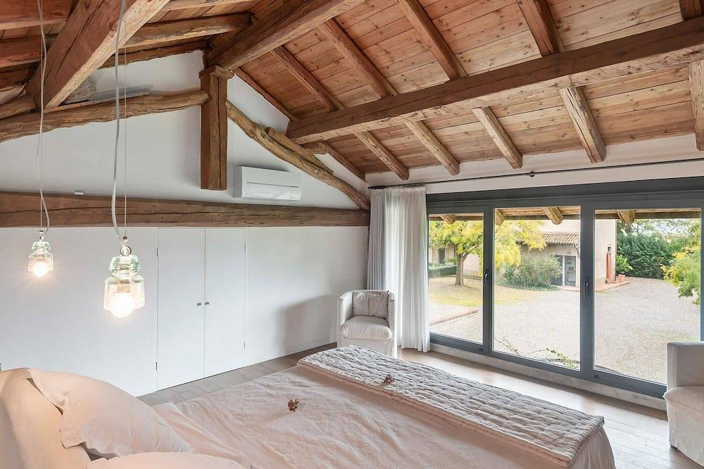 Apartment near Cremona in Historic Convent in Stagno Lombardo, Cremona Province