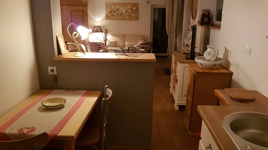 Cottage 'Au Cœur Des Roseaux' with private terrace, shared garden and Wi-Fi in Grussenheim, Colmar region