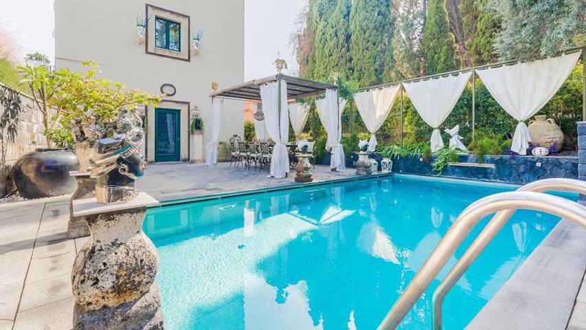Villa pour 12 personnes, avec Balcon et Jacuzzi ainsi que Terrasse et Jardin à Mazzarò