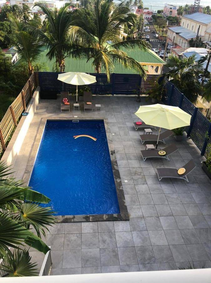 Gîte pour 3 personnes, avec vue et piscine ainsi que bassin pour enfant et terrasse, animaux acceptés dans Église catholique de Sainte-Anne