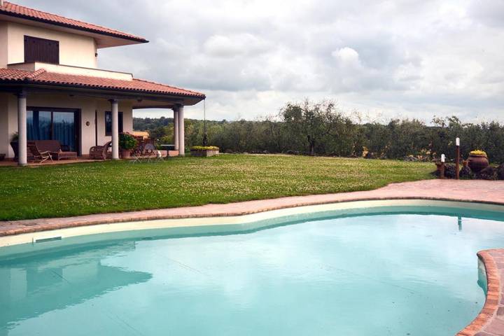 B&b per 7 persone, con panorama e giardino nonché piscina, con animali domestici a Bagnoregio