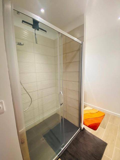 Location de vacances pour 2 personnes, avec piscine ainsi que jardin et vue, adapté aux familles dans Plage Coupereau - 4