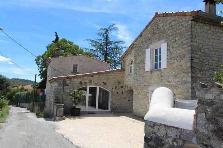 Maison de vacances pour 6 personnes, avec piscine ainsi que balcon et jardin