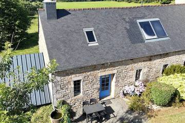 Gîte pour 4 personnes, avec jardin et terrasse à Ploubezre