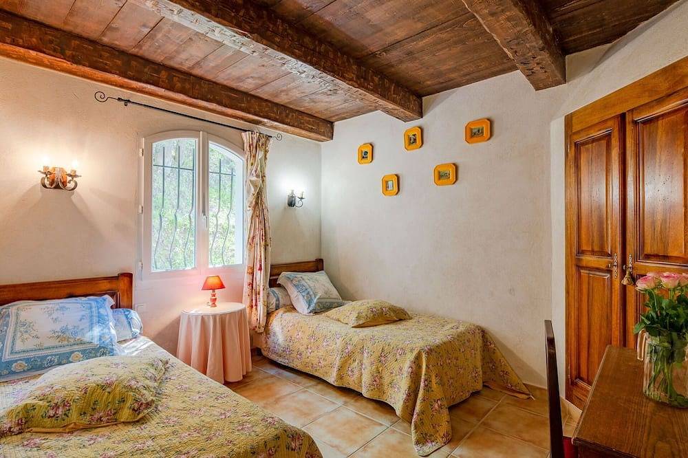 Schöne Wohnung in einem Ferienhaus mit  W-Lan, Tv, Terrasse, Haustiere erlaubt und Panoramablick in Bauduen, Brignoles Region