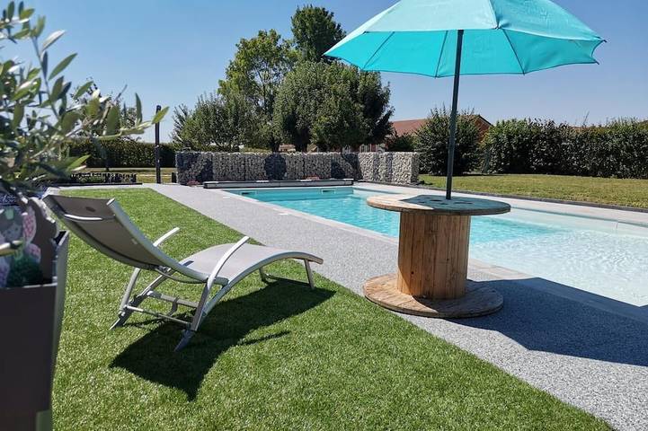 Location de vacances pour 5 personnes, avec Jardin et Piscine dans Étrez