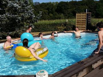 Gîte pour 6 personnes, avec piscine ainsi que jardin et terrasse dans Allier