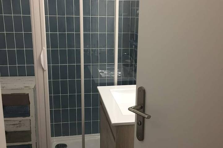 Entire apartment, Facing The Sea, Very nice apartment T2, large balcony and beach below in Pornic, Côte de Jade