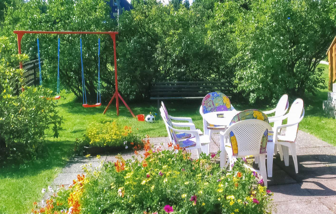 Ganze Ferienwohnung, Gemütliche Wohnung mit Garten und Parkplatz in der Nähe des Stadtzentrums von Moldava in Hermsdorf, Mittlere Erzgebirge