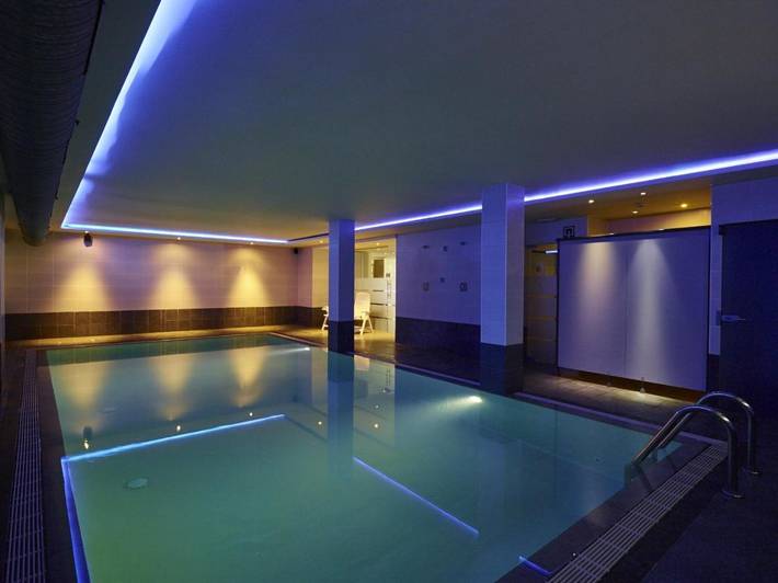 Hôtel pour 4 personnes, avec jardin et piscine ainsi que vue et sauna