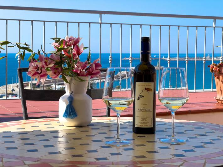 Ferienwohnung für 4 Personen, mit Balkon und Terrasse in Oneglia