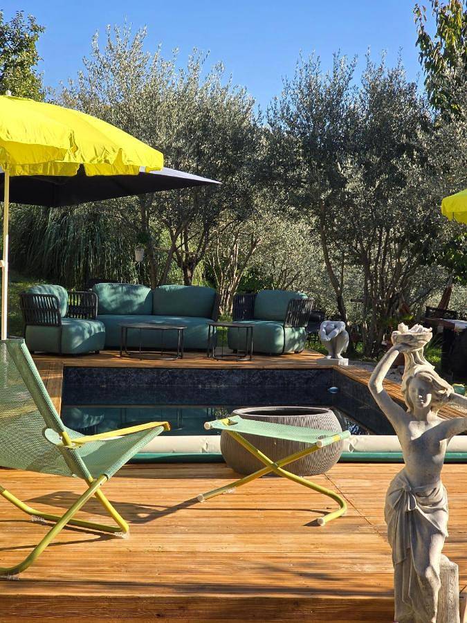 Gîte pour 4 personnes, avec piscine et terrasse ainsi que jardin et vue à Venterol - 2