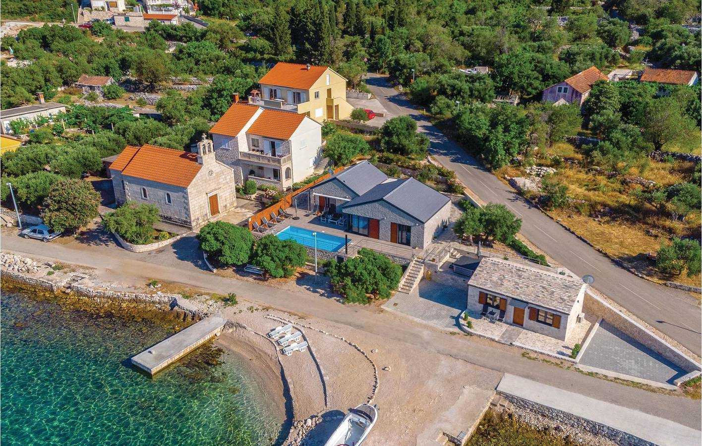 Charmant appartement met 1 slaapkamer, zwembad en terras, op 1 km van het strand in Kneza, Korcula