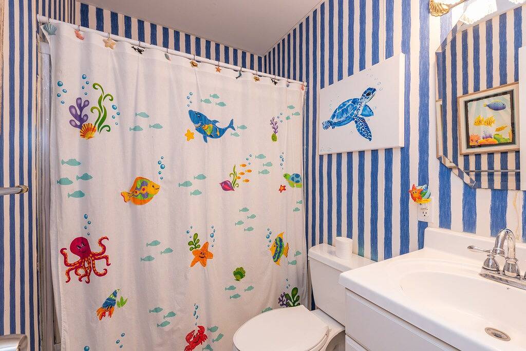 Zwei Wohnzimmer; Sauber; Sonderpreise für längere Aufenthalte im Herbst und Winter in Folly Beach, Charleston County