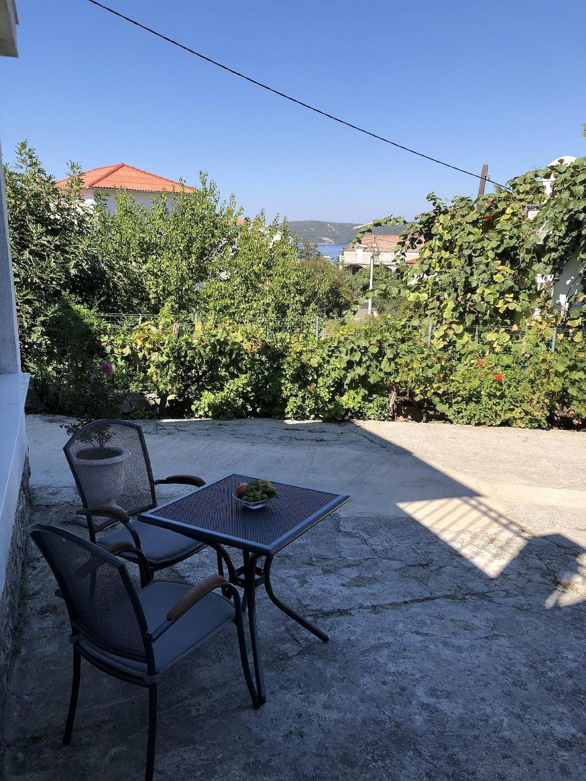 Ganze Ferienwohnung, Fewo "Villa Kate" mit Aussicht auf das Wasser in Supetarska Draga, Rab