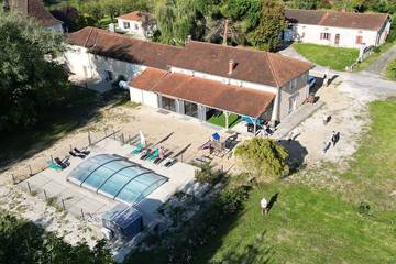 Auberge pour 15 personnes, avec jacuzzi et jardin à Agonac
