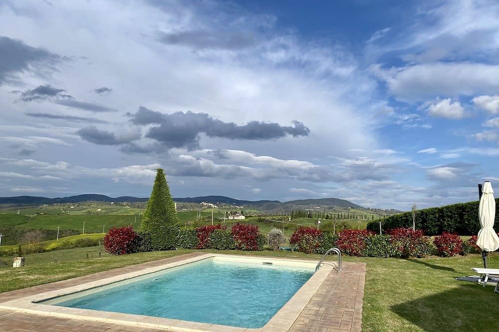 Villa with private pool and panoramic view in beautiful Val d'Orcia in San Giovanni d'Asso, Montalcino