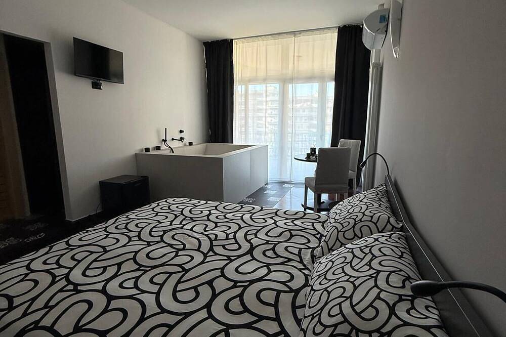 Panta Rei Charming Rooms and Spa Era room with private spa for exclusive use. in Taranto, Gulf of Taranto