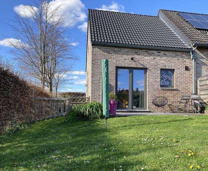 Location de vacances pour 2 personnes, avec terrasse ainsi que vue et jardin dans Louveigné - 2